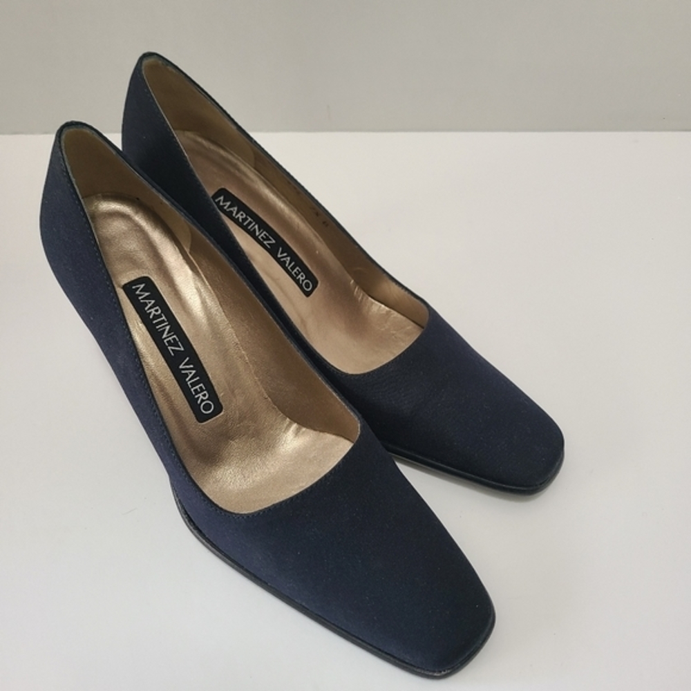NWT Martinez Valero Y2K Pump Navy 7.5